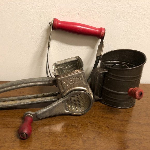 ANTIQUE & VNTG FARMHOUSE SHELF DECOR Other - RED HANDLE WIND TINY SIFTER  PASTRY BLENDER MOULI ROTARY HARD CHEESE GRATER